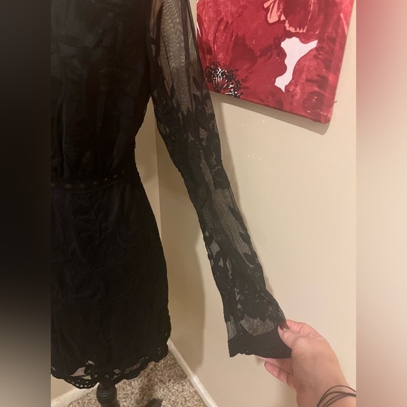 Honey Punch Black Deep V Lace Dress, size small - Picture 5 of 6